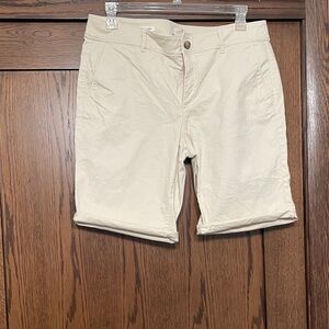 LOFT Cream Women's Curvy Bermuda Shorts
